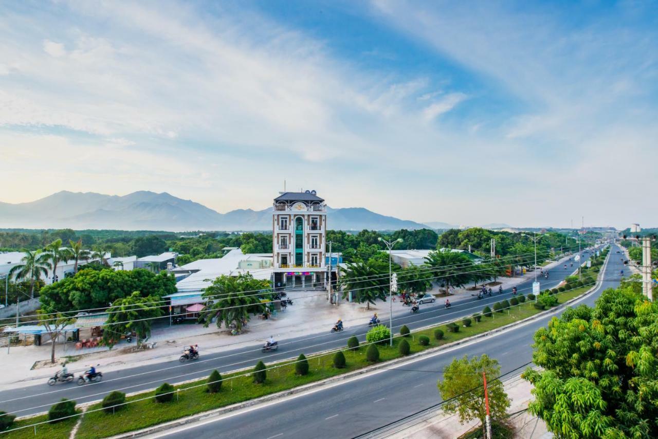 Thoi Binh Hotel Cam Lam Exterior photo