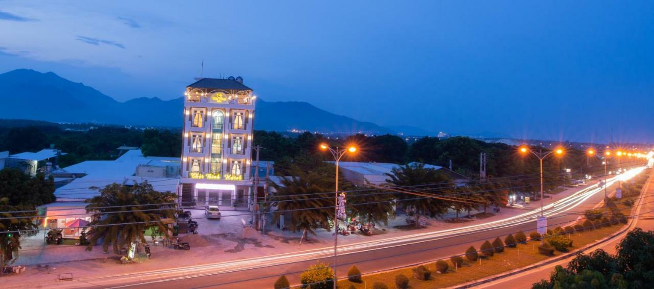 Thoi Binh Hotel Cam Lam Exterior photo